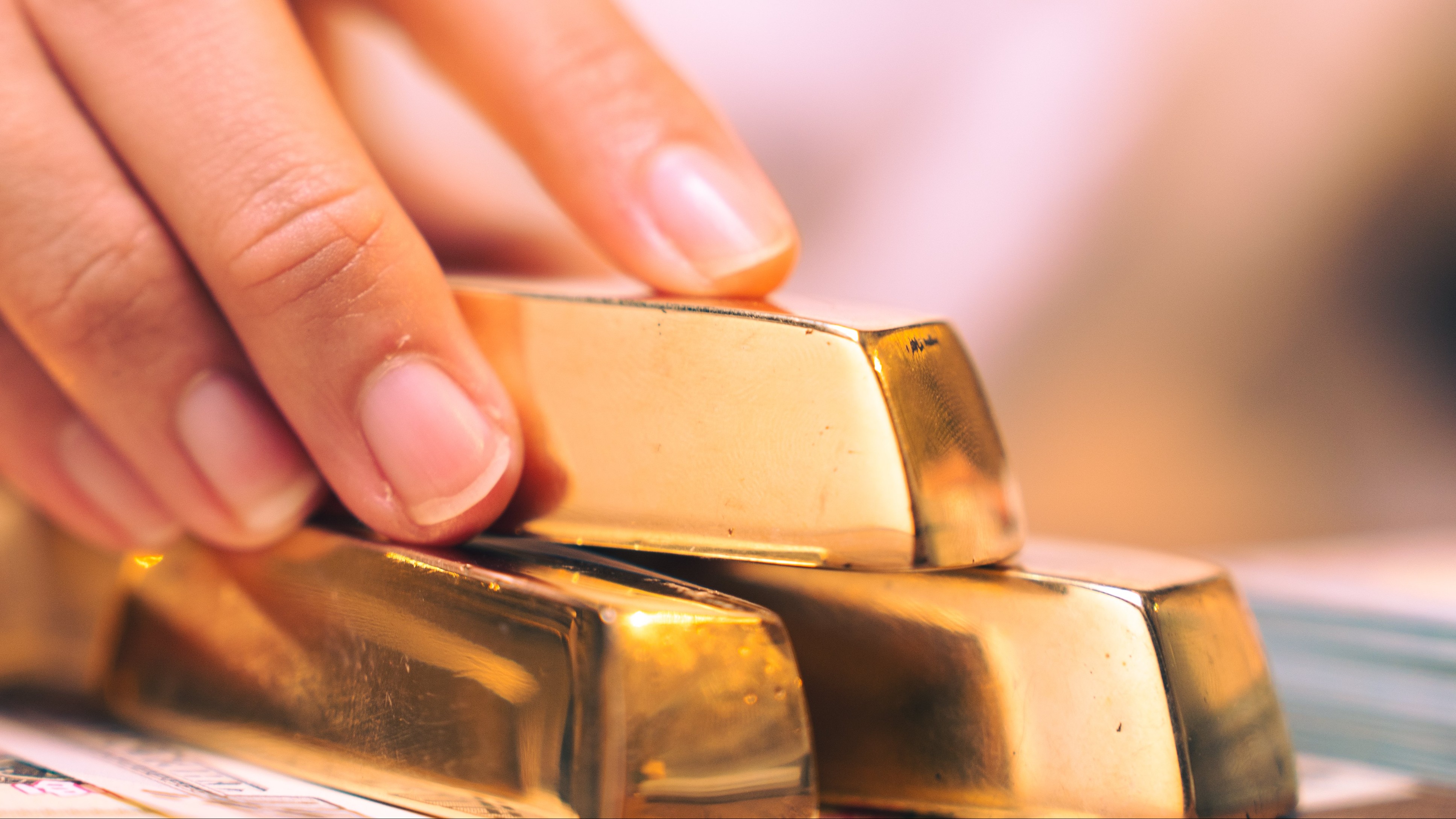 Government Cuts Drawback Rate By Half On Gold, Silver Exports After Duty Cuts